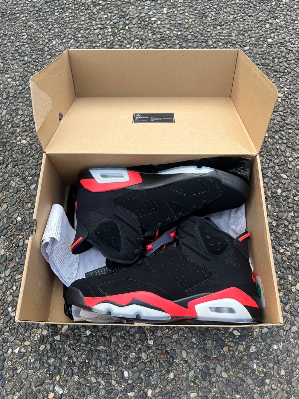 Jordan Men’s Black and Red Retro Basketball Sneakers